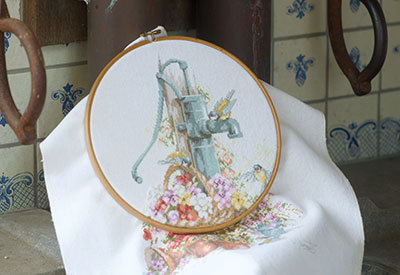 Counted cross stitch kit Birds at the water pump deco